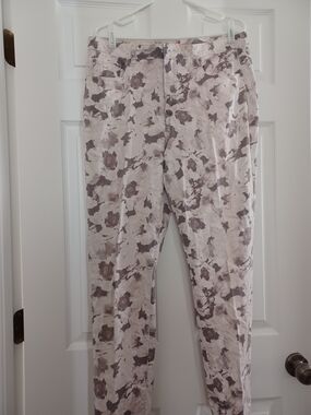 Toyko Darling Womens Size 14 Floral Skinny Pants in Taupe 5 Pockets.